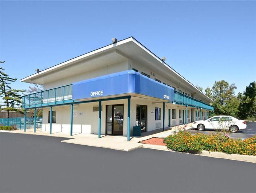Americas Best Value Inn Battle Creek Extérieur photo